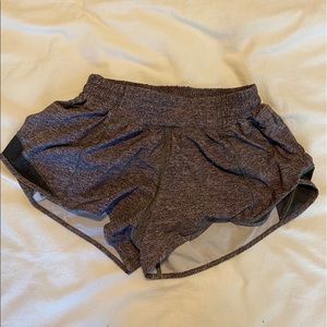 Gray hottyhot shorts 2.5 lululemon size 4